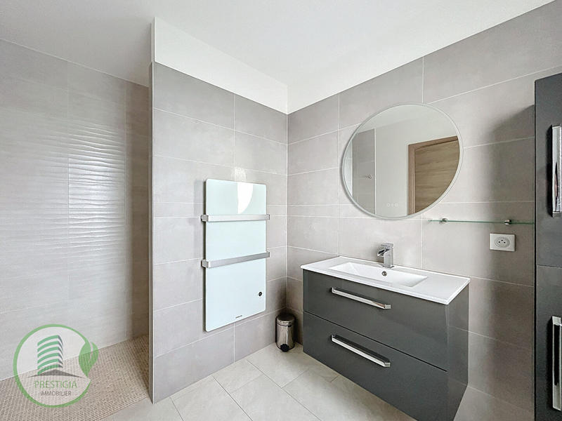 Maison - 205 m² - 8 pièces