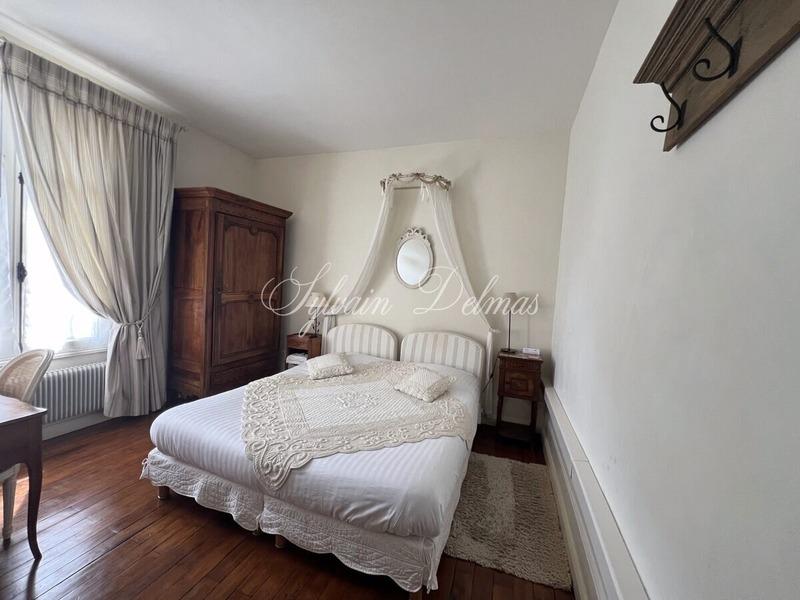 Château - 1 000 m² - 32 pièces