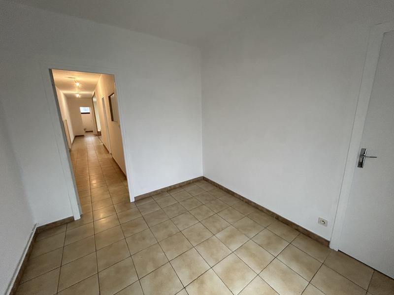 Local d'activités - 94 m² - 4 pièces