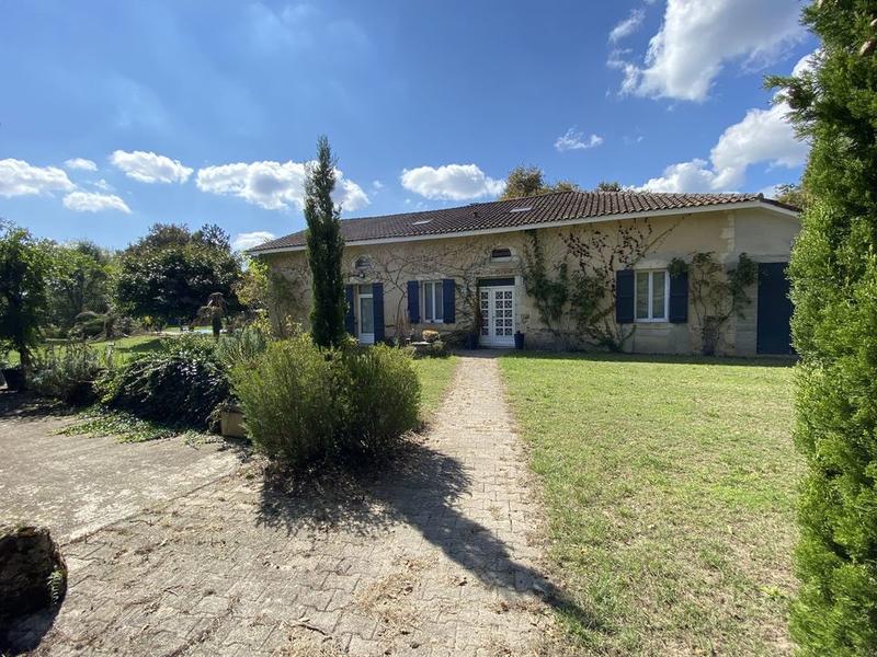 Maison en pierre - 280 m² - 7 pièces