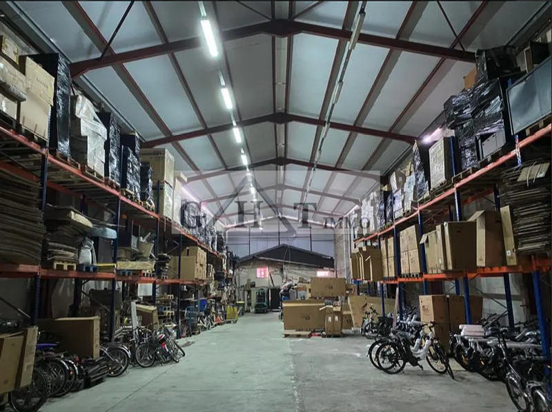 Entrepôt - 1 169 m²