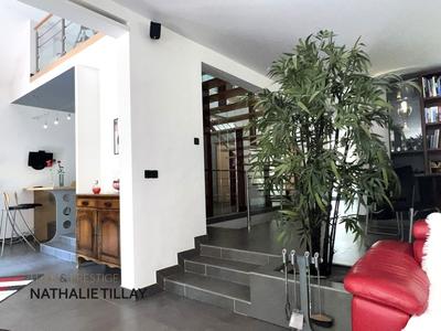 Maison - 201 m² - 7 pièces