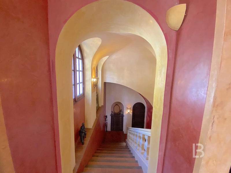 Maison - 322 m² - 10 pièces