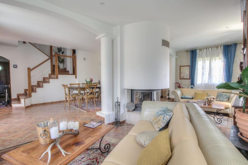 Maison - 213 m² - 5 pièces