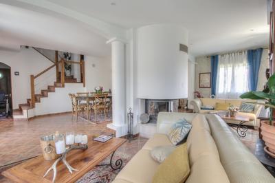 Maison - 213 m² - 5 pièces