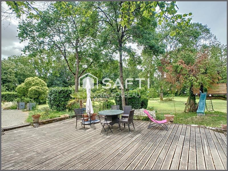 Maison - 240 m² - 9 pièces