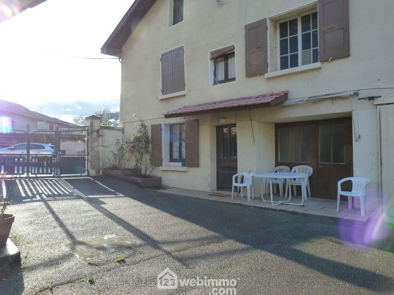 Maison - 248 m² - 11 pièces