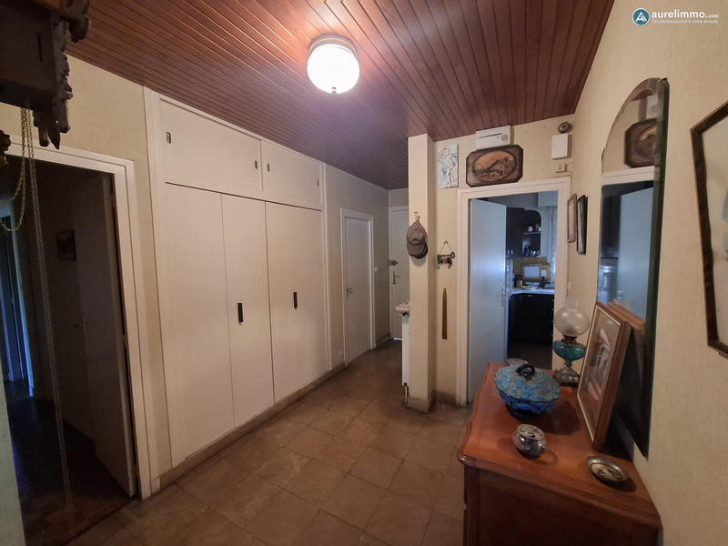 Maison - 200 m² - 7 pièces