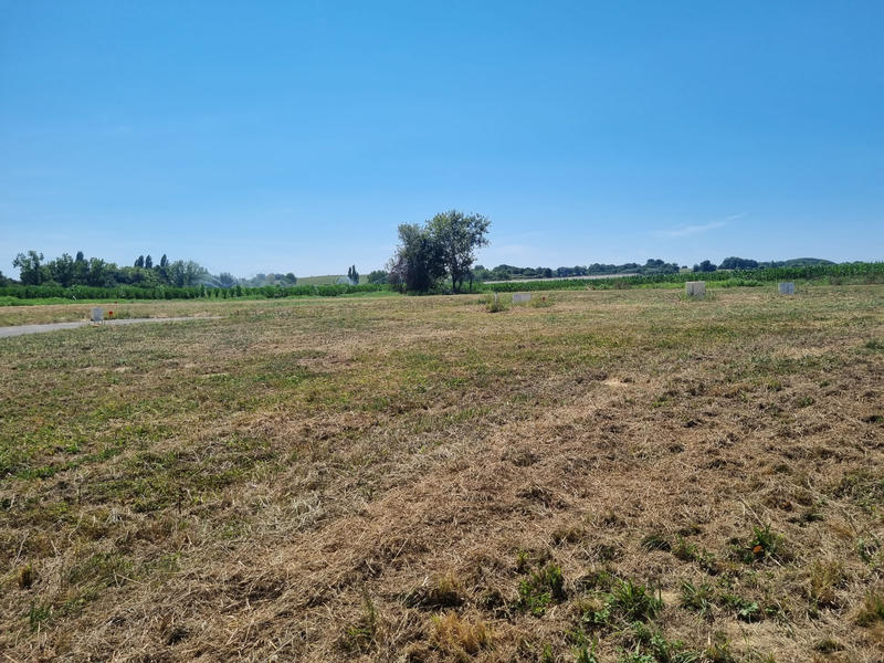 Terrain - 1 048 m²