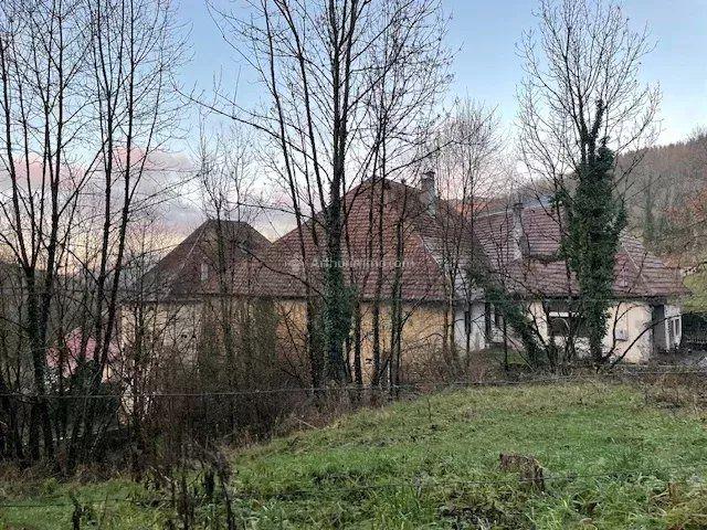 Maison - 318 m² - 7 pièces