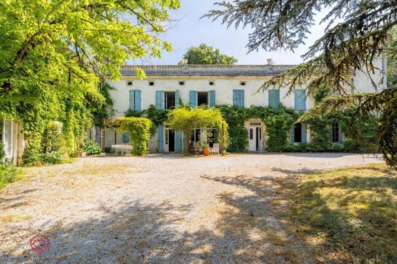 Maison de maîtres - 409 m² - 13 pièces