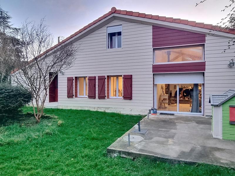 Maison - 217 m² - 9 pièces