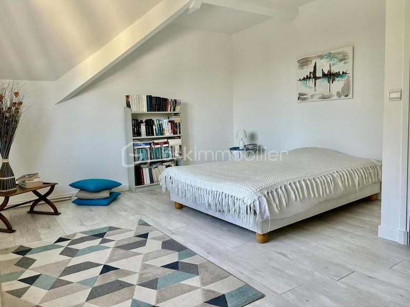 Maison - 205 m² - 8 pièces