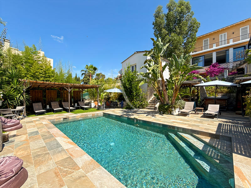 Maison - 201 m² - 5 pièces