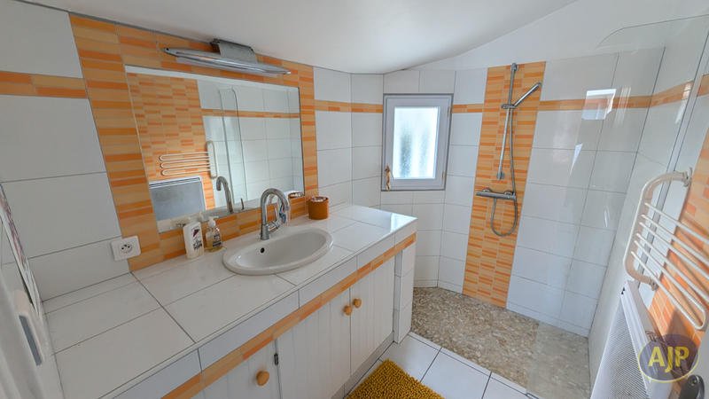 Maison - 95 m² - 5 pièces