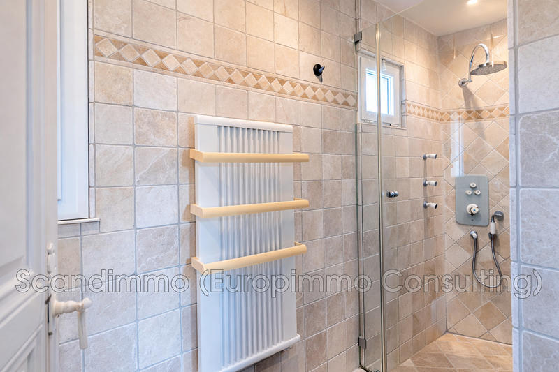 Maison - 185 m² - 6 pièces