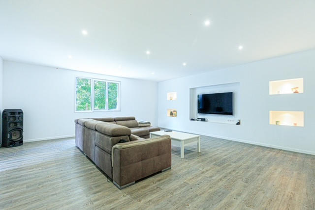 Maison - 213 m² - 9 pièces