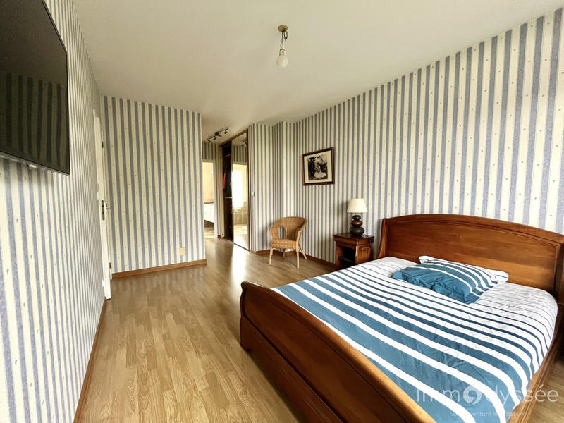 Maison - 220 m² - 7 pièces