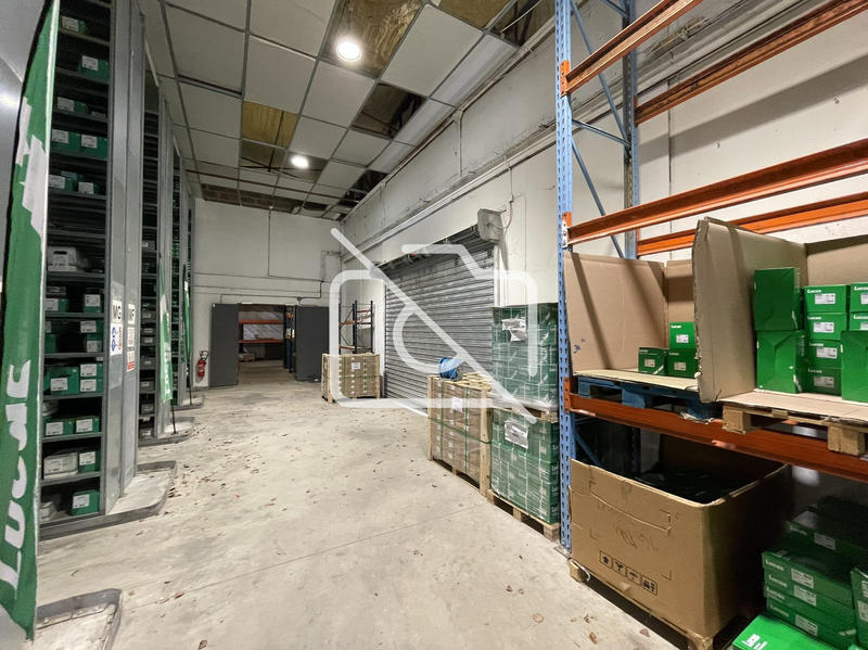 Entrepôt - 1 000 m²
