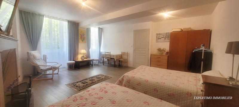 Maison - 201 m² - 8 pièces