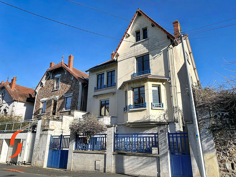 Maison - 220 m² - 10 pièces