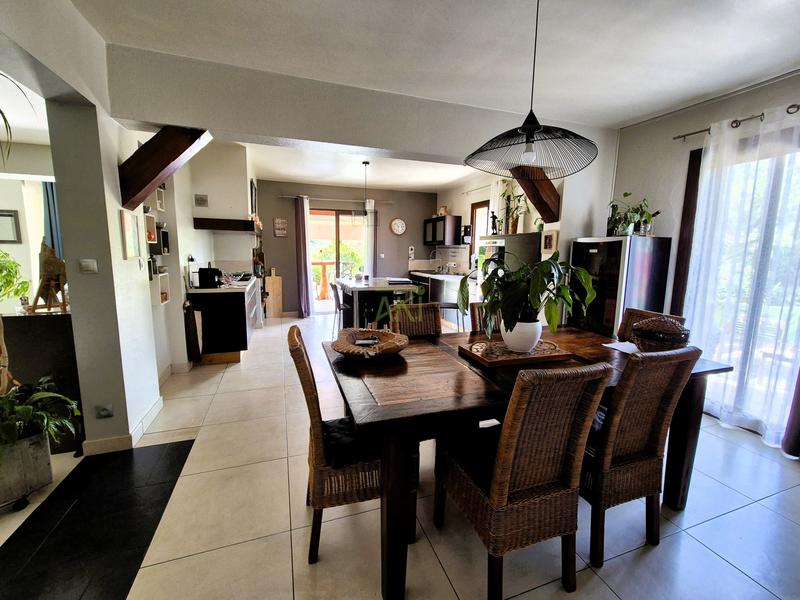 Maison traditionnelle - 313 m² - 11 pièces