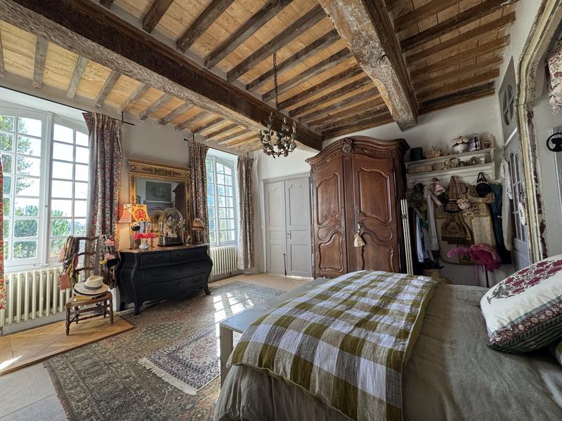 Maison - 654 m² - 16 pièces