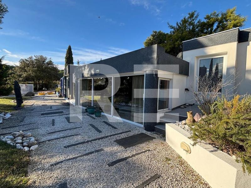 Villa - 323 m² - 8 pièces