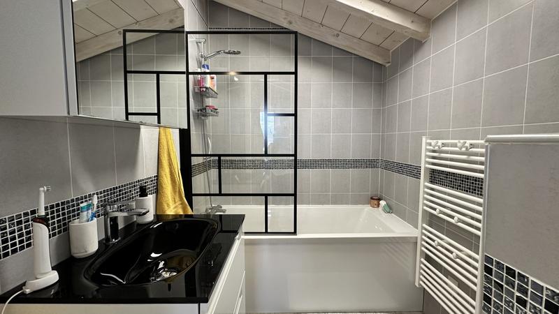 Maison - 220 m² - 7 pièces