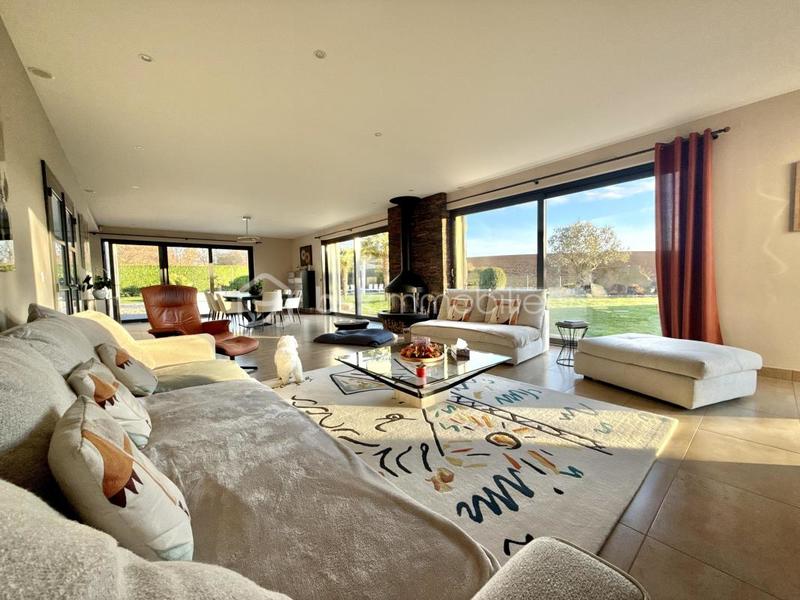 Villa - 365 m² - 9 pièces