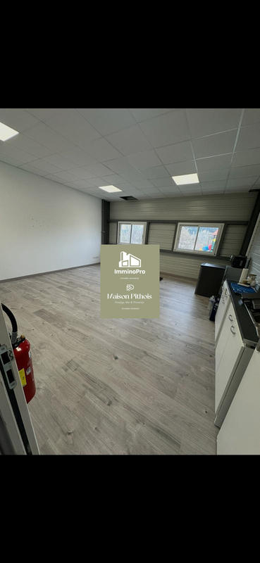 Local d'activités - 242 m²