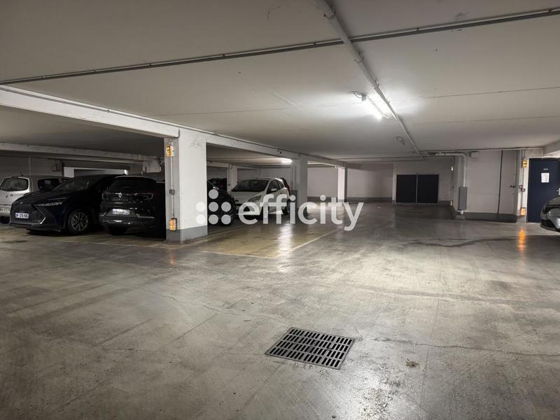 Parking / Garage - 12 m²
