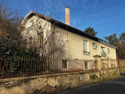 Maison - 230 m² - 7 pièces