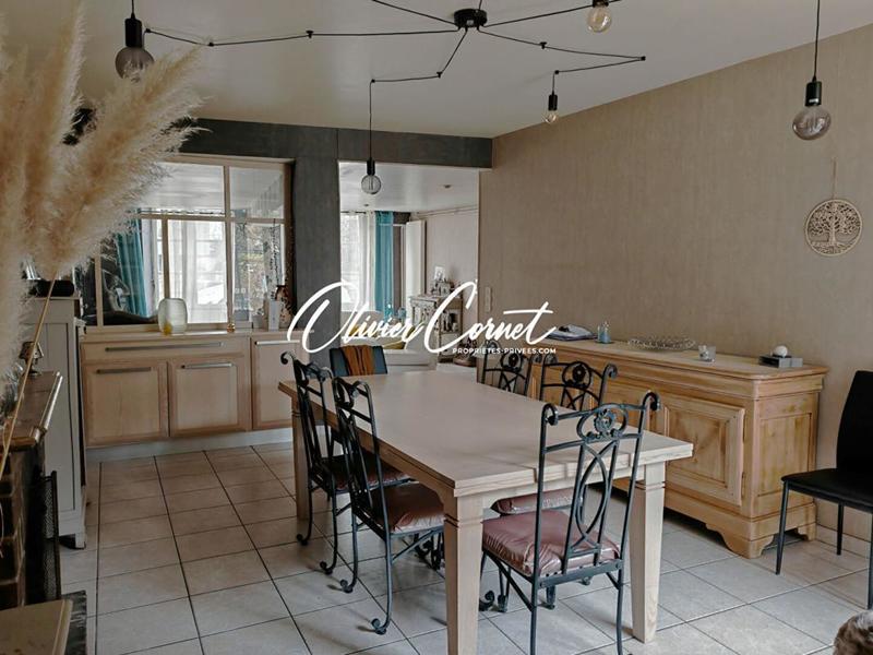 Maison - 209 m² - 6 pièces