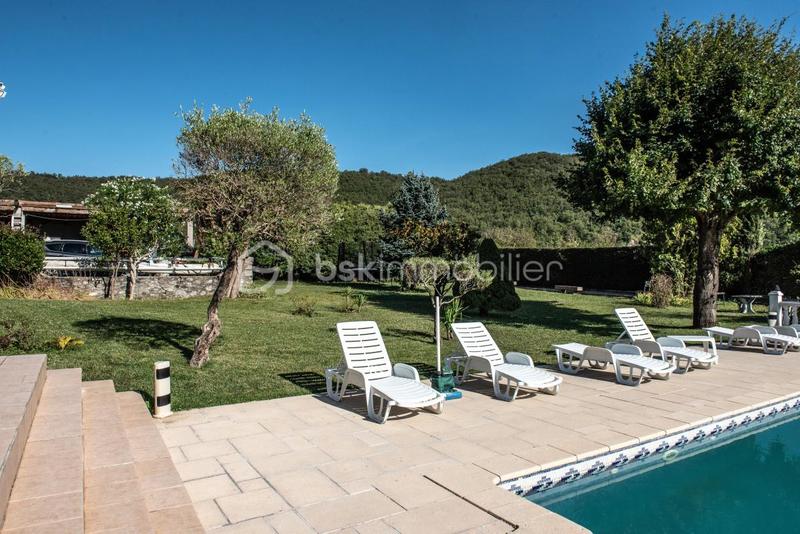 Villa - 340 m² - 16 pièces