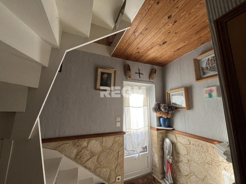 Maison - 230 m² - 8 pièces