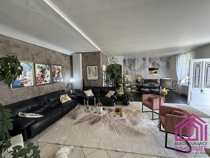 Villa - 233 m² - 6 pièces