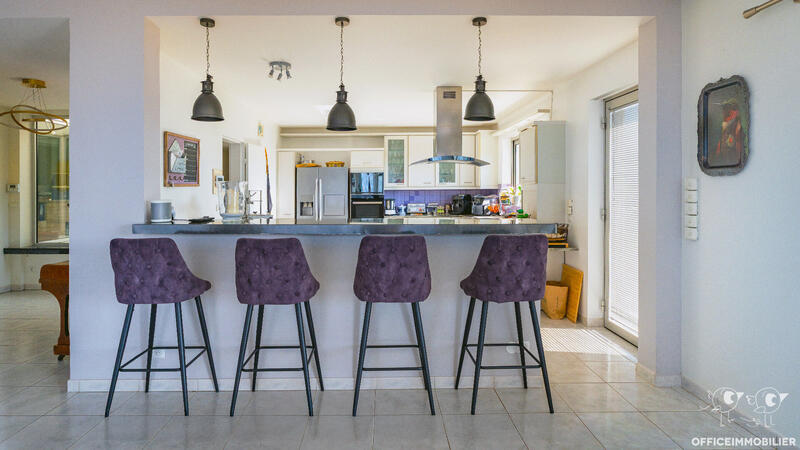 Maison - 218 m² - 6 pièces