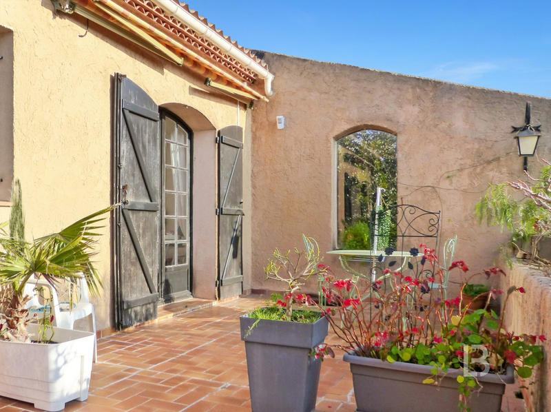 Maison - 222 m² - 8 pièces