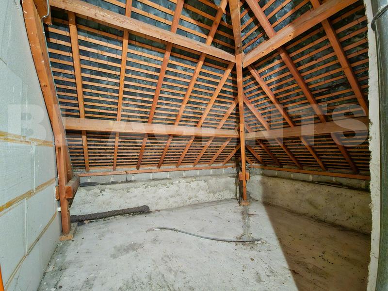 Maison traditionnelle - 250 m² - 8 pièces