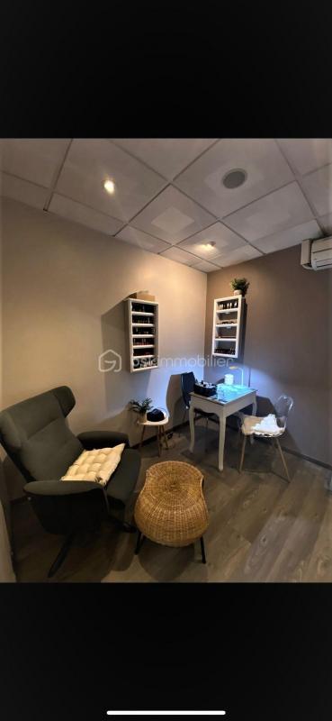 Local commercial - 45 m² - 4 pièces