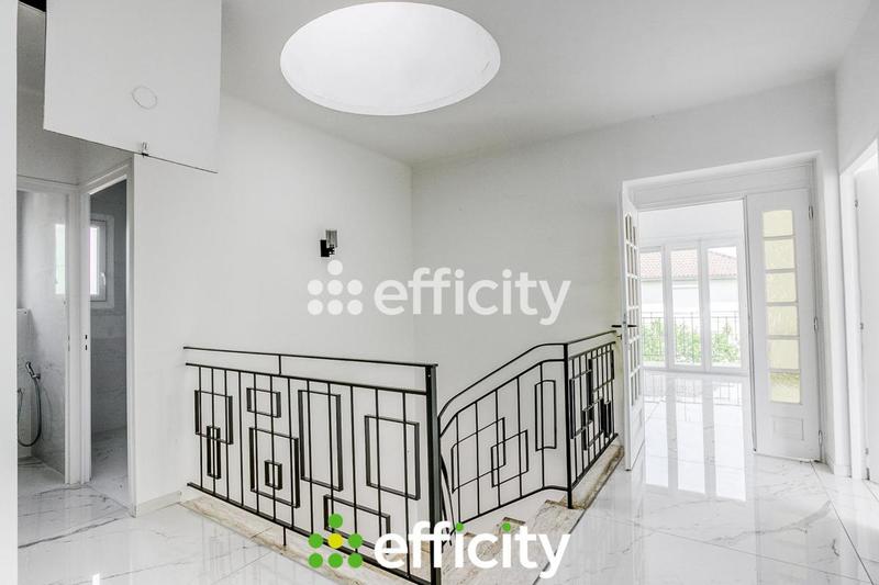 Maison - 165 m² - 8 pièces