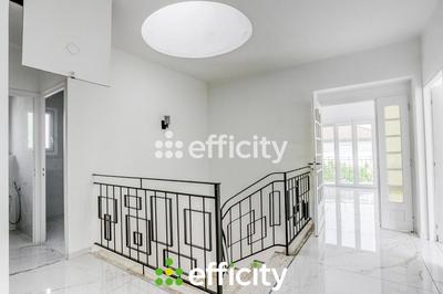 Maison - 165 m² - 8 pièces