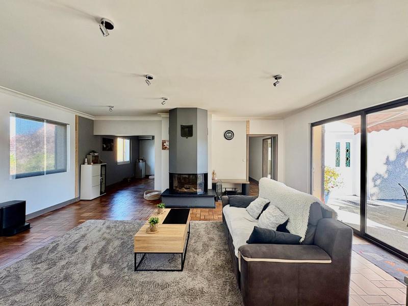 Maison - 357 m² - 10 pièces