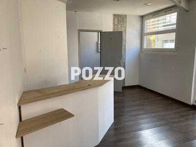 Local commercial - 102 m²