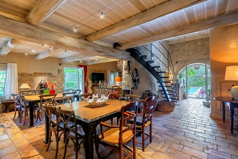 Demeure - 330 m² - 12 pièces