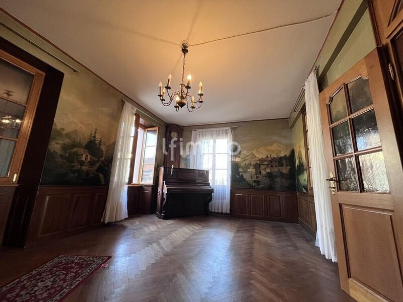 Maison - 374 m² - 17 pièces