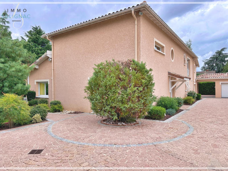 Maison - 280 m² - 8 pièces