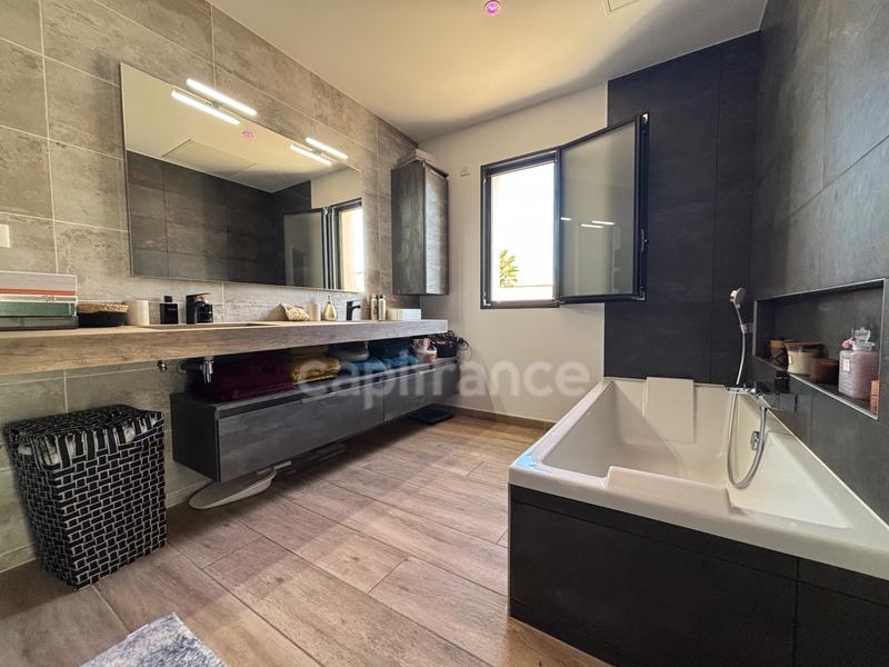 Maison - 200 m² - 6 pièces