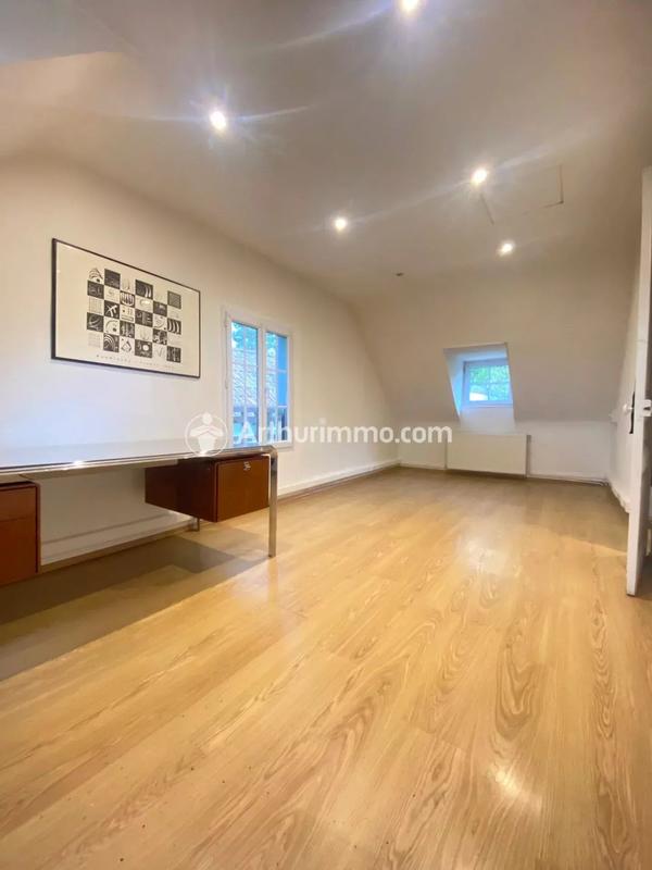 Maison - 350 m² - 4 pièces